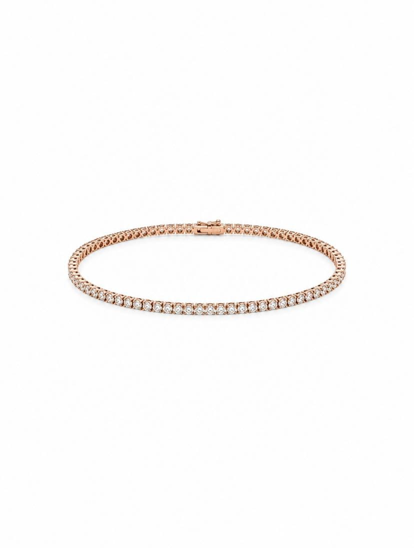 Packshot bracelet tennis Valentina en plaqué or rose présenté en cercle sur fond blanc studio, succession de zircons taille brillant sertis griffes formant une chaîne tennis continue, fermoir mousqueton renforcé visible en haut, vue d'ensemble du tour de poignet 17 cm